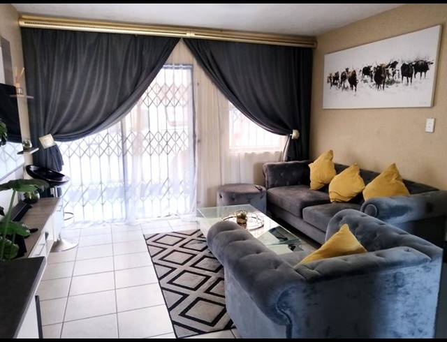 2 BEDROOM APARTMENT FOR SALE IN NEWLANDS EAST